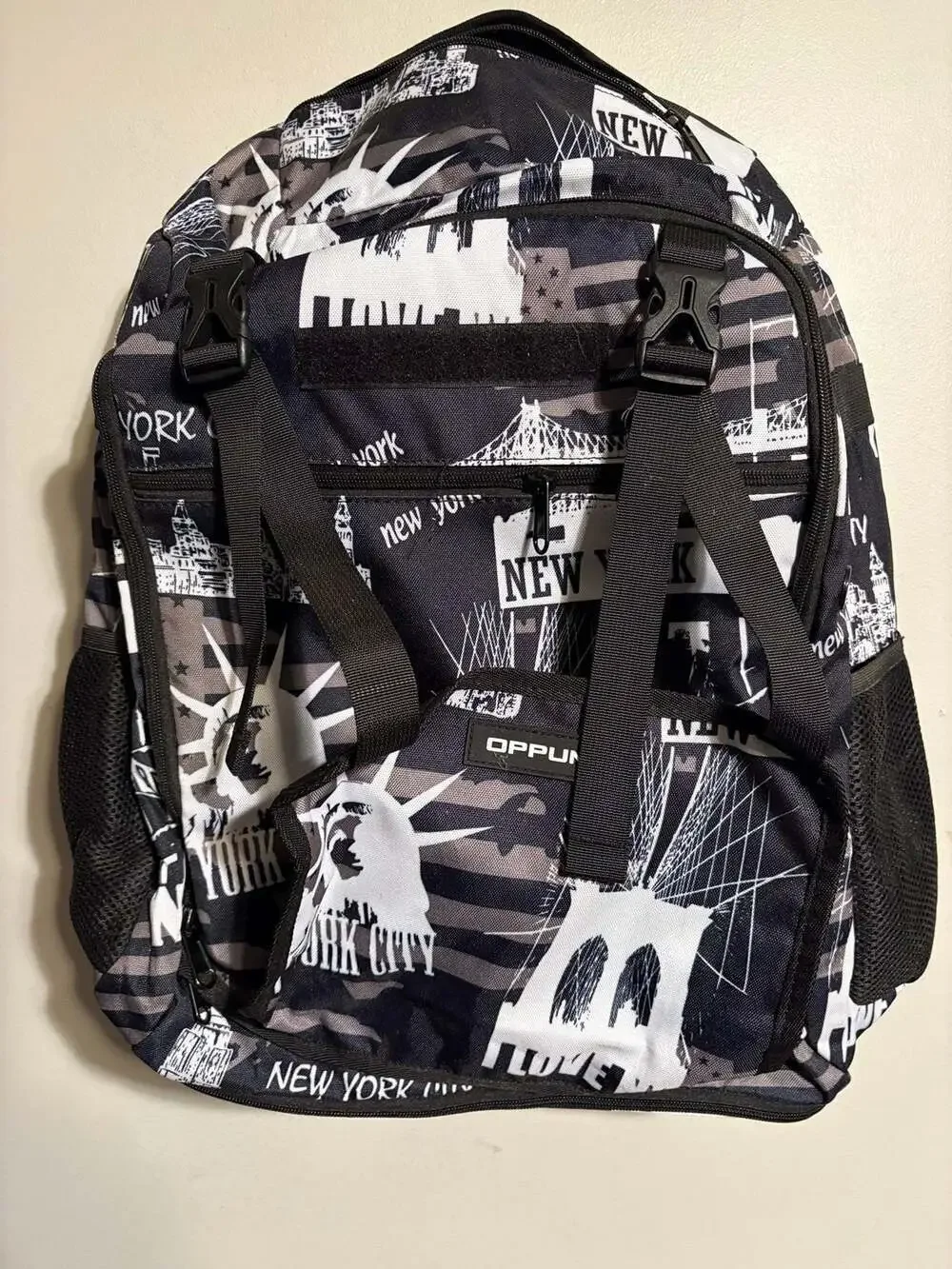 New York-themed Oppu backpack